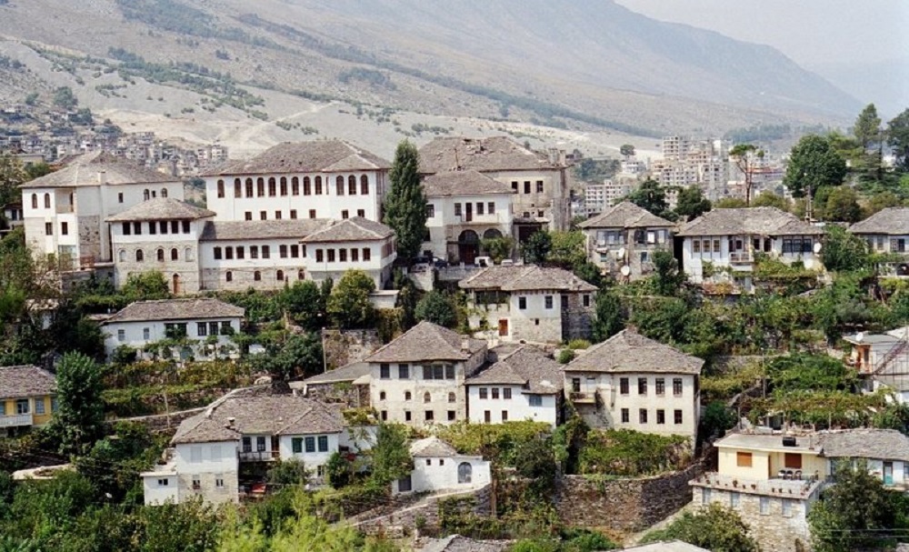 Qeveria anashkaloi thirrjen e BE, BIRN: Ndertime me 5 yje ne zonat e mbrojtura